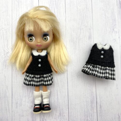 Sukienka dla lalki Petite Blythe czarna