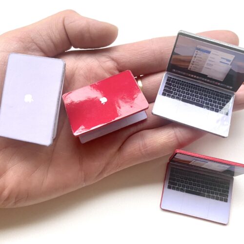 Miniaturowy laptop dla lalek Macbook skala 1:12