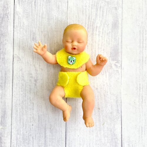 Śliniaczek lub pieluszka dla lalki mini bobas - żółty