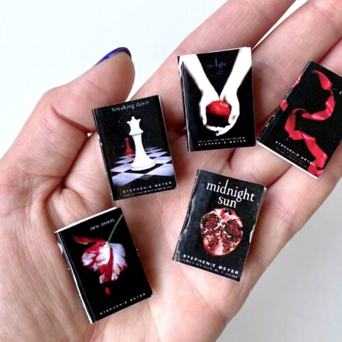 Set of 5 miniature Twilight books for dolls